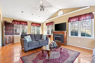 106 Chapel St, Spruce Pine, NC 28777 - Photo 6