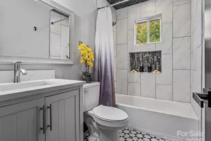 2701 Old North Sharon Amity Rd, Charlotte, NC 28205 - Photo 14