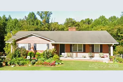 406 S Caldwell Avenue, Newton, NC 28658 - Photo 1