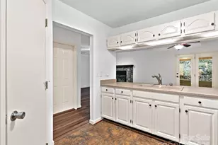 802 Parkway Vista Dr, Asheville, NC 28805 - Photo 12