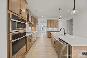 124 Canary Ln, Mooresville, NC 28115 - Photo 8