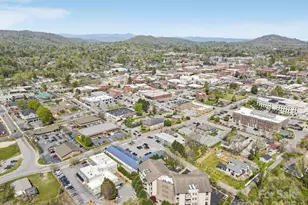 350 E Allen St, Hendersonville, NC 28792 - Photo 32