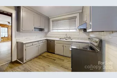 903 W Davidson Avenue, Gastonia, NC 28052 - Photo 4