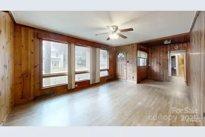 903 W Davidson Avenue, Gastonia, NC 28052 - Photo 2