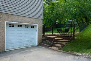 689 New Haw Creek Rd, Asheville, NC 28805 - Photo 16