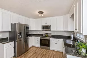 689 New Haw Creek Rd, Asheville, NC 28805 - Photo 10