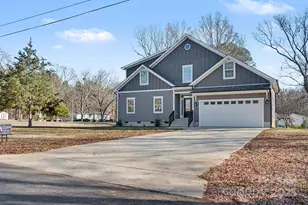4006 Scarlet Dr, Matthews, NC 28104 - Photo 2