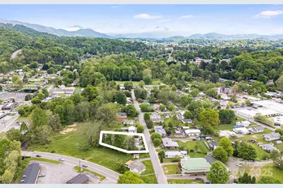 560 Westwood Circle, Waynesville, NC 28786 - Photo 2