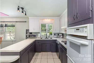 910 E Center Avenue, Mooresville, NC 28115 - Photo 16