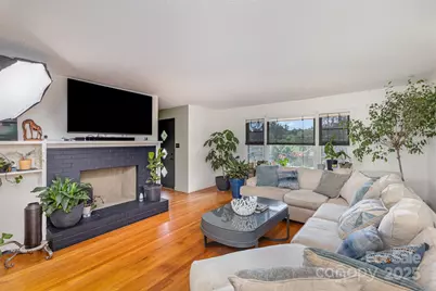 910 E Center Avenue, Mooresville, NC 28115 - Photo 2