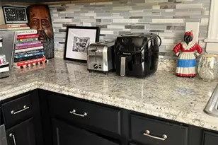 1615 Grovewood Dr, Charlotte, NC 28208 - Photo 4