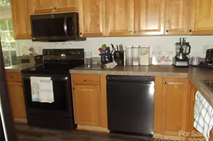 1502 Mulberry Ridge Dr, Newton, NC 28658 - Photo 6