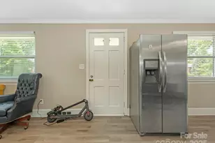 1301 S Kings Dr, Charlotte, NC 28207 - Photo 8