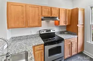 1043 Park West Dr, Charlotte, NC 28209 - Photo 2