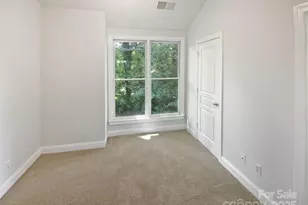 1043 Park West Dr, Charlotte, NC 28209 - Photo 4