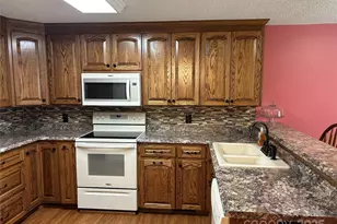 229 Garden Lakes Dr, Blacksburg, SC 29702 - Photo 4