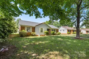 728 Dedmon Dr, Charlotte, NC 28216 - Photo 2