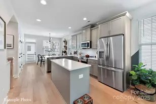 518 Lockwood Crk Dr, Charlotte, NC 28208 - Photo 2