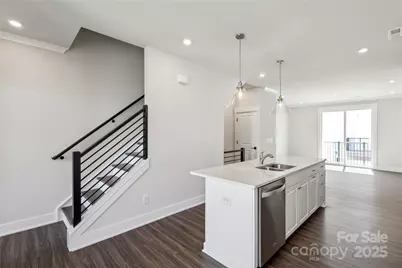 2013 Clarksdale Drive #38, Charlotte, NC 28206 - Photo 2