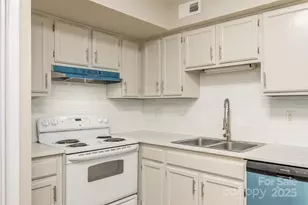 7129 Stonington Ln, Charlotte, NC 28227 - Photo 16