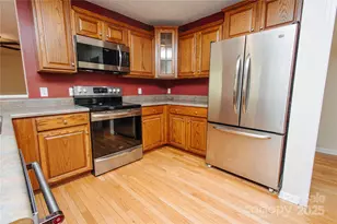 207 Lakeview Dr, Marion, NC 28752 - Photo 40