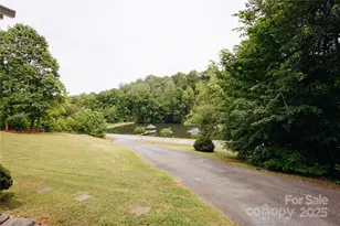 207 Lakeview Dr, Marion, NC 28752 - Photo 12