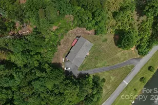 207 Lakeview Dr, Marion, NC 28752 - Photo 8