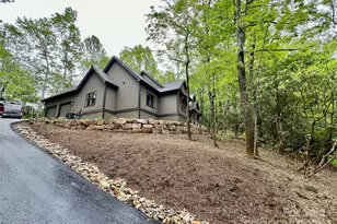 435 Soquili Dr, Brevard, NC 28712 - Photo 2