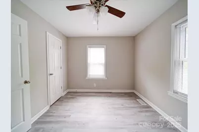2123 W Sixth Avenue, Gastonia, NC 28052 - Photo 16