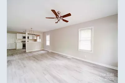 2123 W Sixth Avenue, Gastonia, NC 28052 - Photo 8