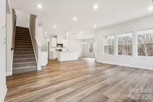 908 Westminster Dr, Statesville, NC 28677 - Photo 2