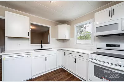 210 W 15th Street, Newton, NC 28658 - Photo 16