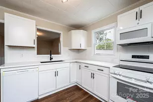 210 W 15th St, Newton, NC 28658 - Photo 16