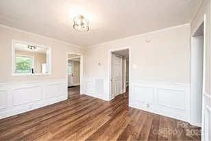 210 W 15th St, Newton, NC 28658 - Photo 12