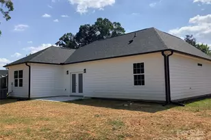 302 W 2nd St, Lowell, NC 28098 - Photo 2