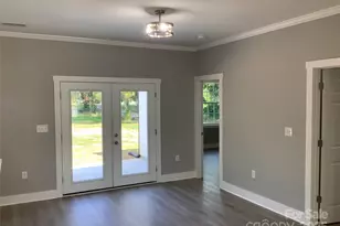 302 W 2nd St, Lowell, NC 28098 - Photo 10