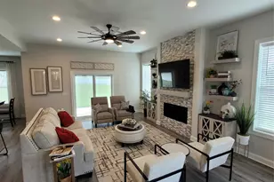 5118 Regents Pk Dr, Hickory, NC 28602 - Photo 2