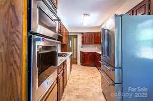 75 Hawthorne Dr, Brevard, NC 28712 - Photo 16