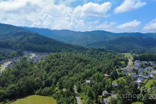 568 Country Oak Dr, Asheville, NC 28804 - Photo 2