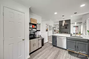 7442 Crestside Ln, Charlotte, NC 28227 - Photo 8