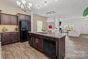 9132 Colwick Hill Ln, Charlotte, NC 28215 - Photo 14