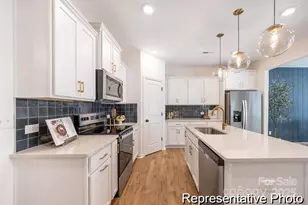 11619 Sapsucker Ln, Charlotte, NC 28215 - Photo 6