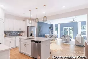 11619 Sapsucker Ln, Charlotte, NC 28215 - Photo 4