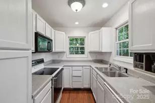 124 Hilltop Rd, Black Mountain, NC 28711 - Photo 12