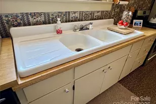 4689 Lakeview Acres Rd, Valdese, NC 28690 - Photo 24