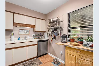 304 Abbey Circle, Asheville, NC 28805 - Photo 8