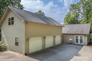 2 Candlestick Dr, Zirconia, NC 28790 - Photo 38