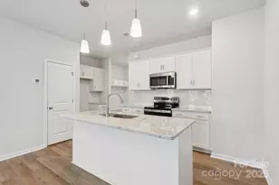 4742 Lakeview Road N, Charlotte, NC 28216 - Photo 8