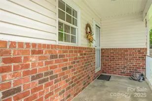 174 Allen Paul Dr, Hendersonville, NC 28791 - Photo 2