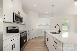 2023 Sadler Woods Ln, Charlotte, NC 28214 - Photo 6